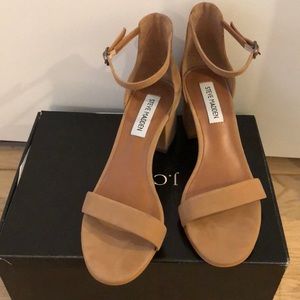 Steve Madden Shoes - Nude Steve Madden Irenee block heel. Like new! Steve Madden Shoes - Nude Steve Madden Irenee block heel. Like new!